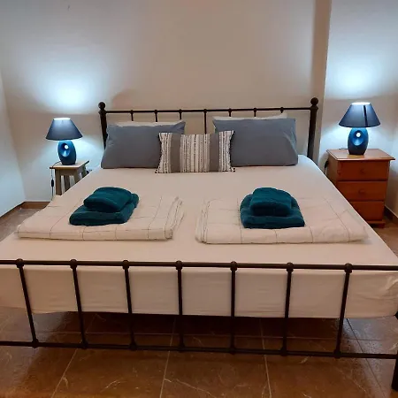 Queens Gardens By The Sea, Pool And Mall *