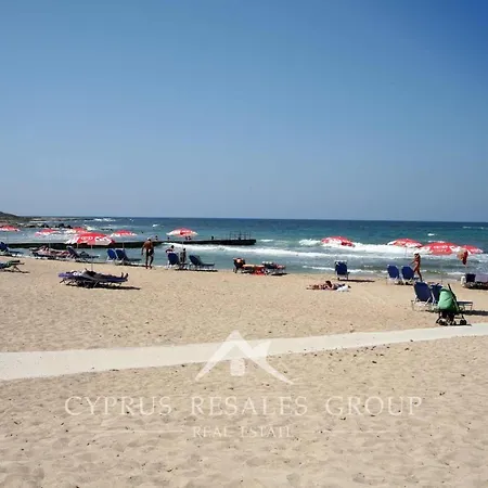 Queens Gardens By The Sea, Pool And Mall 파포스