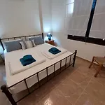 Queens Gardens By The Sea, Pool And Mall Appartement Paphos