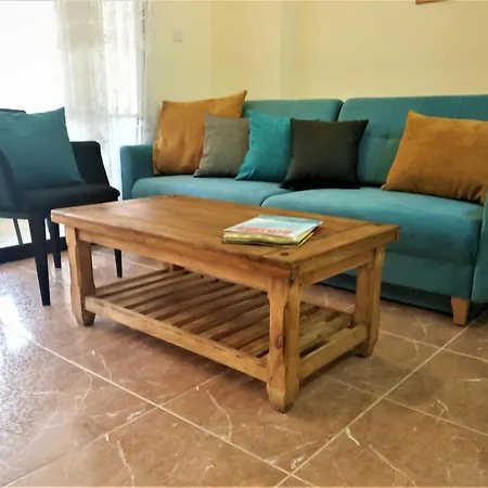 Апартаменты Queens Gardens By The Sea, Pool And Mall Пафос