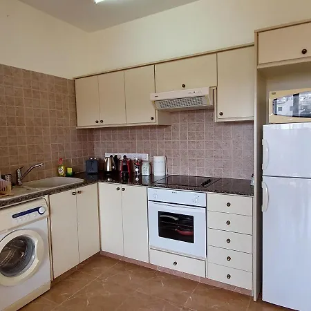 Queens Gardens By The Sea, Pool And Mall Апартаменты *