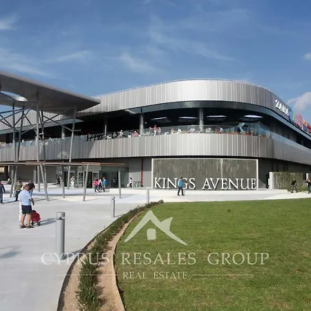 Апартаменты Queens Gardens By The Sea, Pool And Mall Пафос