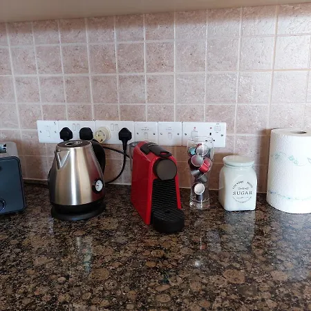 Queens Gardens By The Sea, Pool And Mall Апартаменты