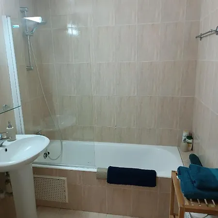 Queens Gardens By The Sea, Pool And Mall Апартаменты *