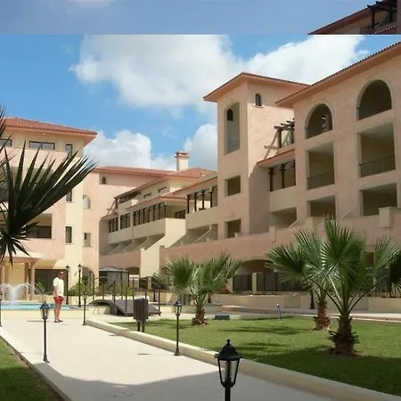 Queens Gardens By The Sea, Pool And Mall Апартаменты Пафос