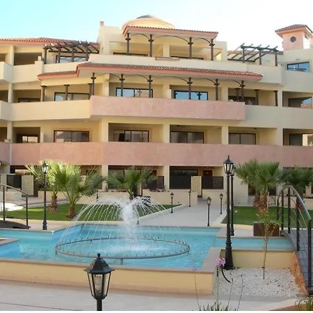 Queens Gardens By The Sea, Pool And Mall Апартаменты *