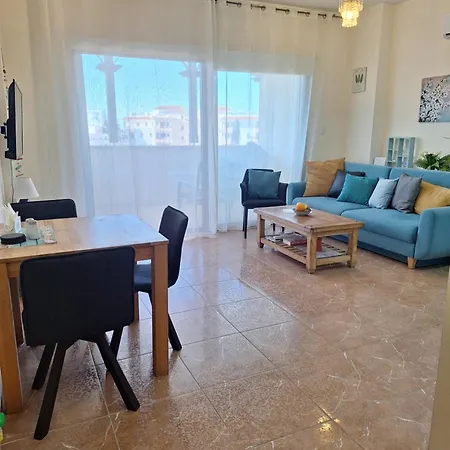 Queens Gardens By The Sea, Pool And Mall Апартаменты Пафос