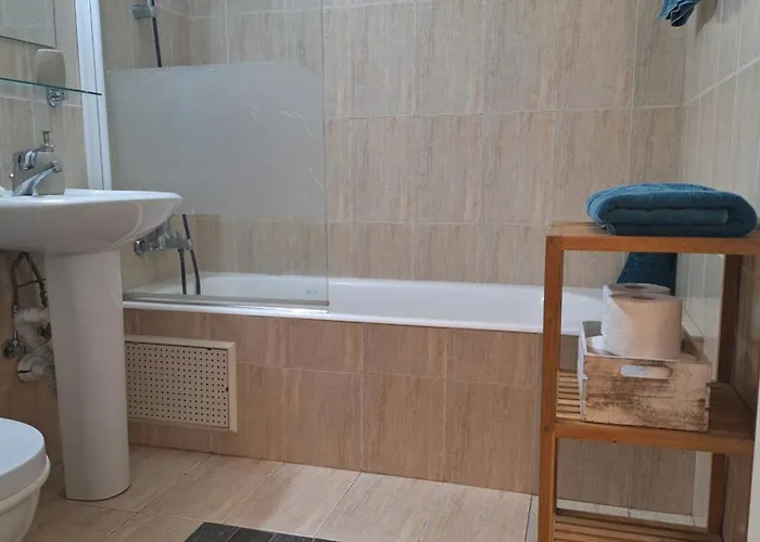 Queens Gardens By The Sea, Pool And Mall Apartment