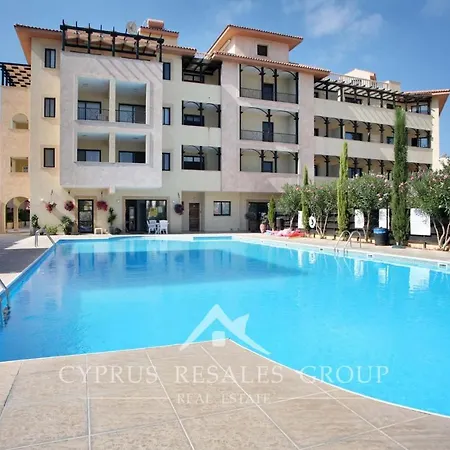 Queens Gardens By The Sea, Pool And Mall