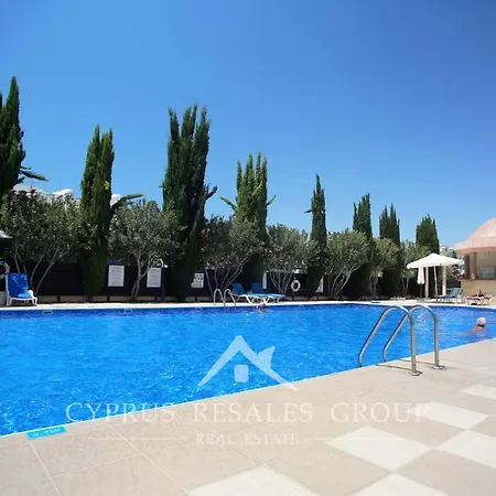 Queens Gardens By The Sea, Pool And Mall Apartment Paphos