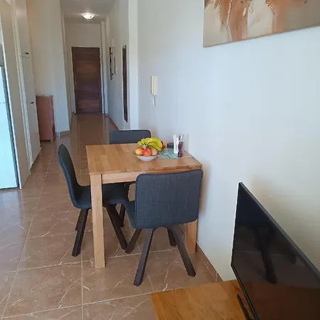 Apartment Queens Gardens By The Sea, Pool And Mall