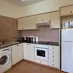 Queens Gardens By The Sea, Pool And Mall Apartment *