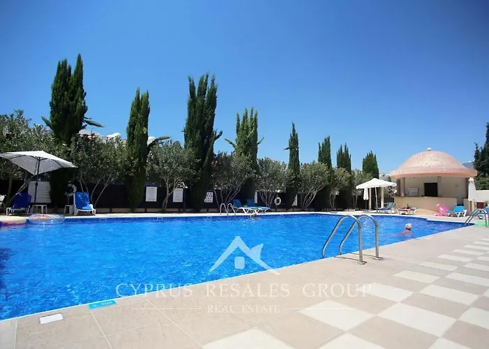 Queens Gardens By The Sea, Pool And Mall Apartmán Paphos