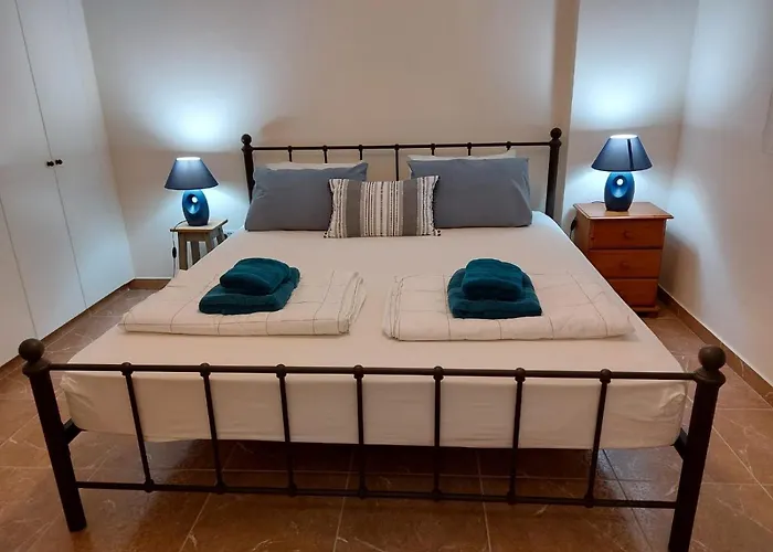 Queens Gardens By The Sea, Pool And Mall *